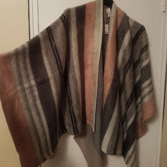 Poncho - Picture 2 of 3